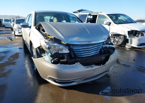 2013 Chrysler 200 Limited z USA, uszkodzony, nr VIN 1C3CCBCG1DN702270